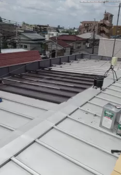 【東京都北区浮間】弊社事務所 スカイガーデン（屋上デッキ）設置工事のサムネイル